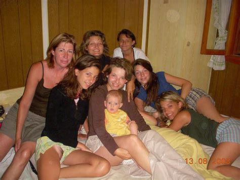 Accidental flashes and celebrity pussy slips in public ...